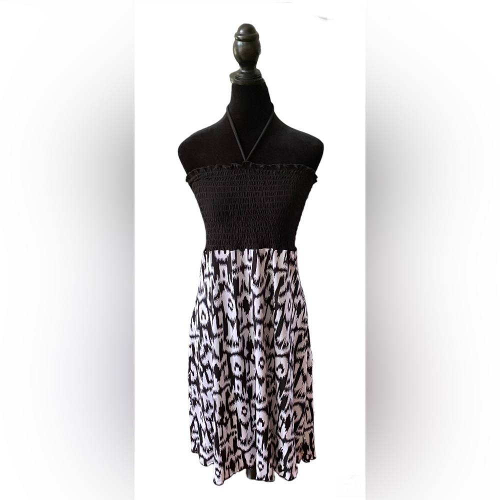 Portocruz: Black and White Dress
